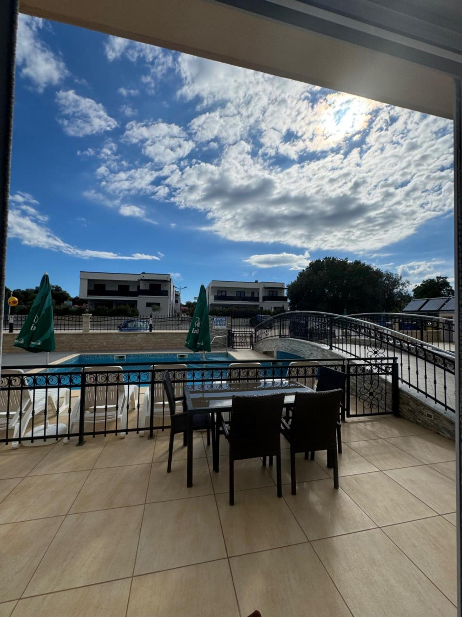 Funtana Appartements An Der 1 Reihe Vom Meer Luaran gambar