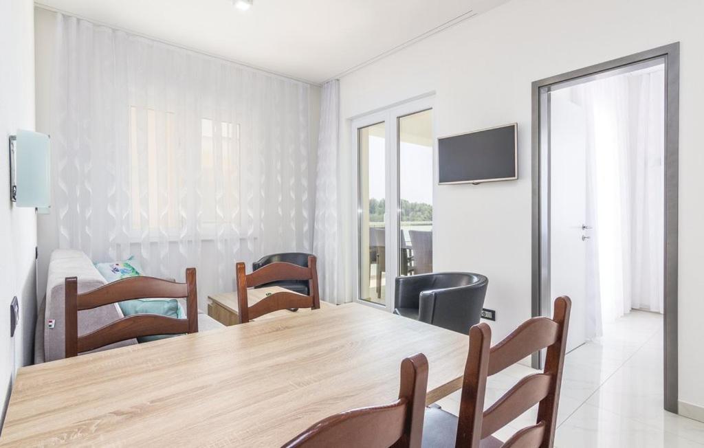 Funtana Appartements An Der 1 Reihe Vom Meer Luaran gambar
